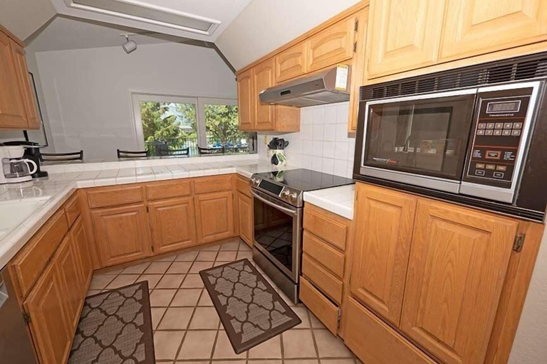Private kitchen 4, 1899 Cascade Court 4 Bedroom Home by RedAwning, El Dorado