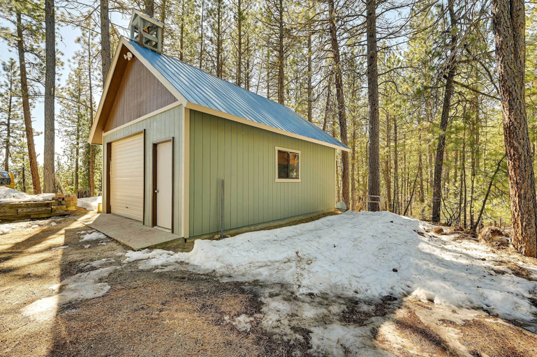 Exterior & Views 2, Secluded Garden Valley Cabin w/ Deck & Views!, Boise