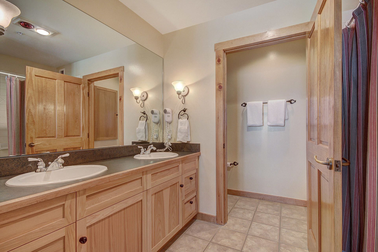 Bathroom 4, 8493 Dakota Lodge, Summit