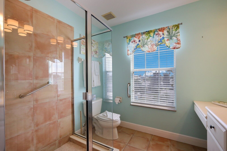 Bathroom 3, Sunkissed 3 Bedroom Townhouse by RedAwning, Manatee