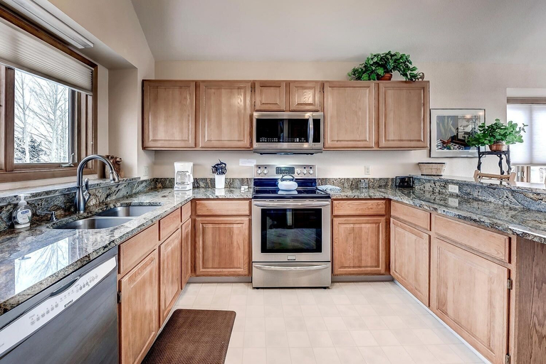 Private kitchen 4, Pitkin Townhome - 704 3 Bedroom Townhouse by RedAwning, Summit