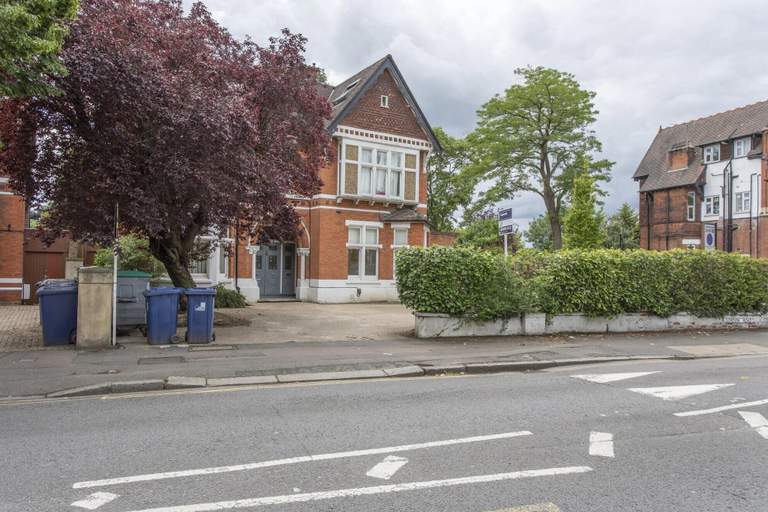 Exterior & Views 2, London Apartment- 4 Bedrooms-garden and Parking, London