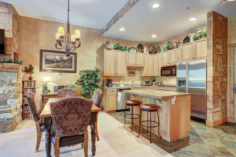 Private kitchen 2, 3056 The Timbers 1 Bedroom Condo by RedAwning, Summit