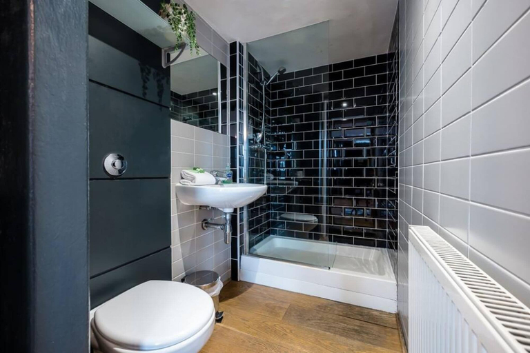 Bathroom 4, Host Apartments Preston s Rooftop Apt, Sefton