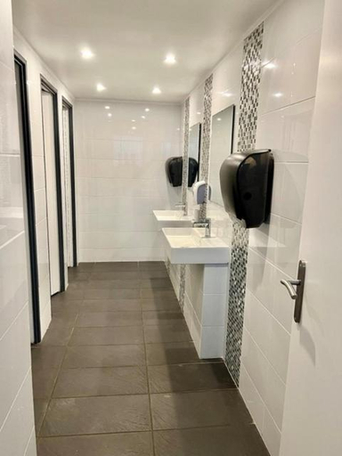 Bathroom 4, Kyriad Direct Reims Bezannes, Marne