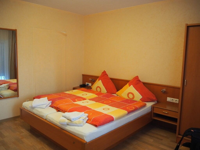 Bedroom 3, Weingut & Gästehaus Andreas Erz, Bernkastel-Wittlich