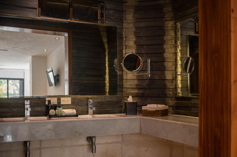 Bathroom 5, Casa del Jaguar Beach Hotel, Isla Mujeres