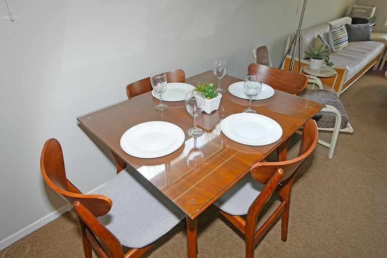 In-room dining, 439 Ala Wai, 105 1 Bedroom Condo by RedAwning, El Dorado