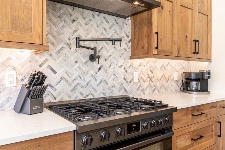 Private kitchen 4, Sun Seeker 2 Bedroom Home by RedAwning, Washington
