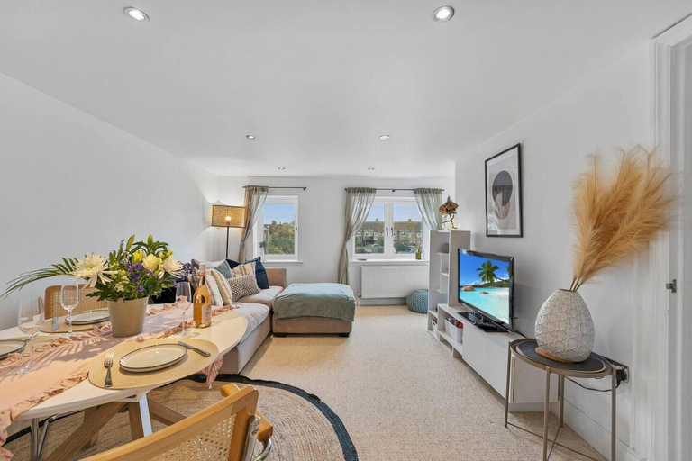 Others 5, Perfect Location, dog Friendly Beautiful Home, Kent