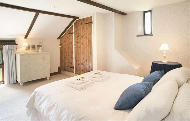 Room 2, Host Stay Tregaer Mill Barn, Monmouthshire