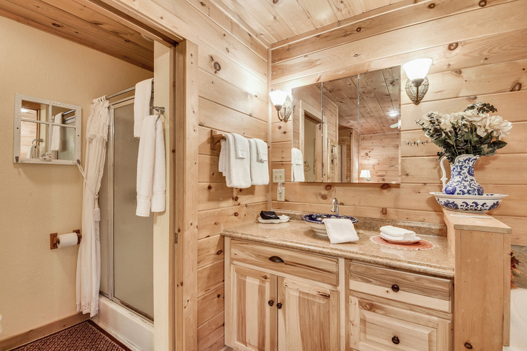 Bathroom 2, Inspiration Point 1 Bedroom 1 Bathroom Cabin, Sevier