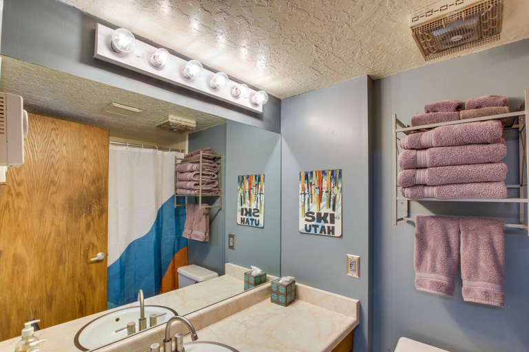 Bathroom 4, 'Altitude Adjustment' 6 Miles to Powder Mountain!, Weber