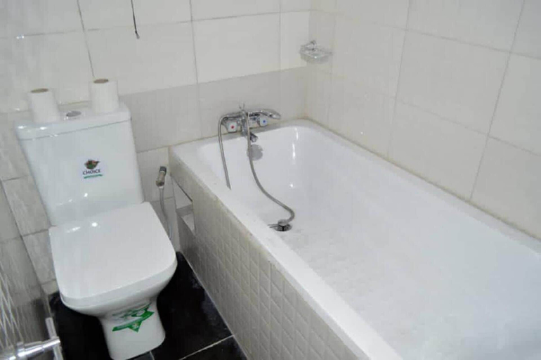 Bathroom 3, Immaculate 4-bed Apartment in Lagos, Kosofe
