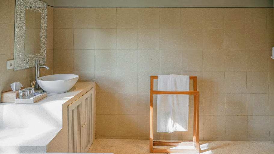 Bathroom 18