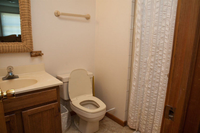 Bathroom 2, Chez-toni 3 Bedroom Cottage by RedAwning, Dare