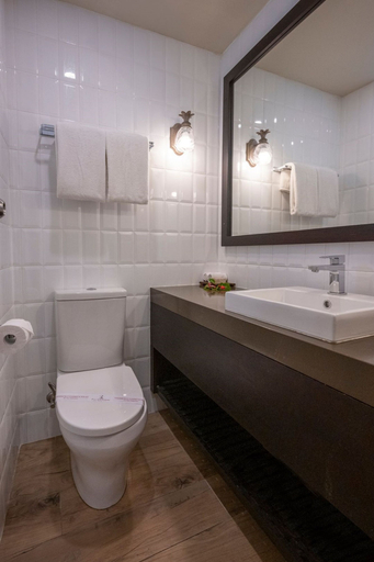 Bathroom 4, Fiji Gateway Hotel, Ba