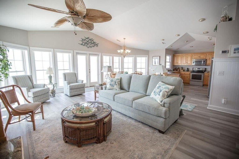 Living room 4, Paw-paw's Place 6 Bedroom Home by RedAwning, Brunswick