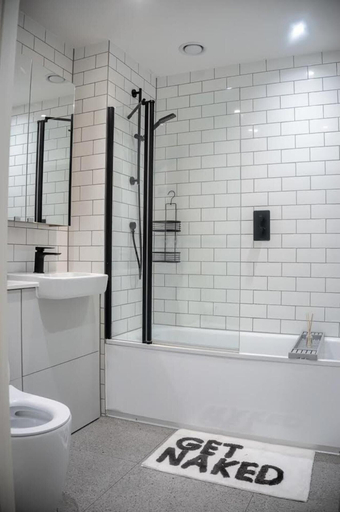 Bathroom 3, Immaculate 2-bed Apartment in Canary Wharf, London
