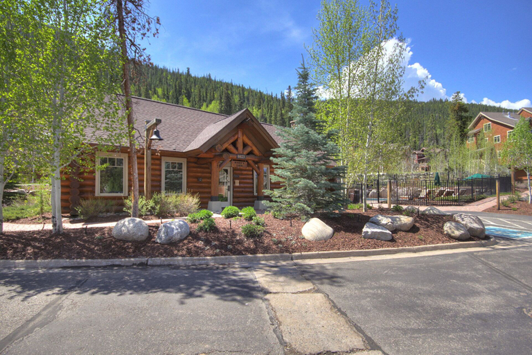 Exterior 4, 6506 Settlers Creek Townhomes by RedAwning, Summit