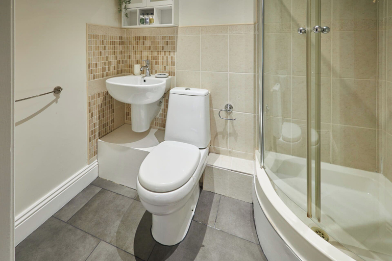 Bathroom 3, Host Stay River View Cottage, Durham