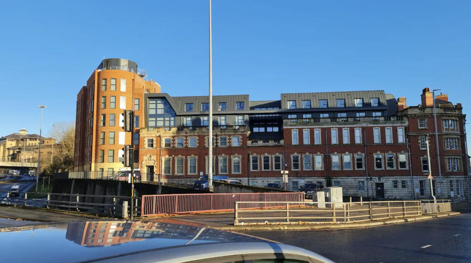 Exterior & Views, Charming 1-bed, Sleeps 2, Parking, Leeds