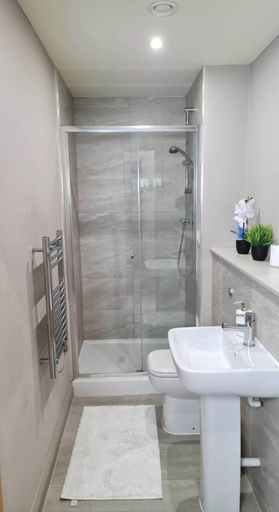 Bathroom 4, Charming 1-bed, Sleeps 2, Parking, Leeds
