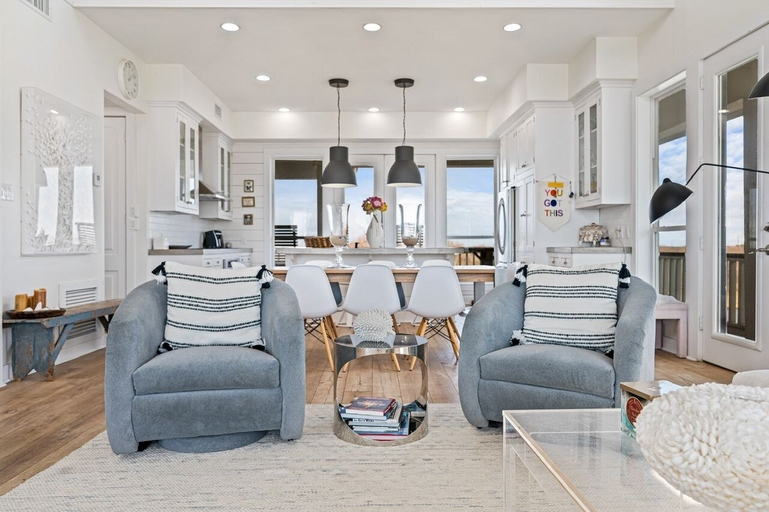 Living area 5, #beach Please 3 Bedroom Home by RedAwning, Galveston