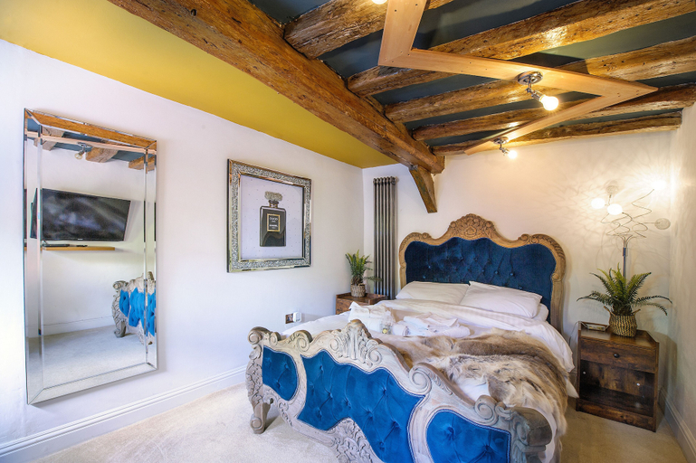Bedroom, Executive Suite With Private Hot Tub Skytv, Essex