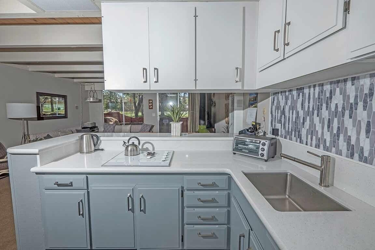 Private kitchen 4, 439 Ala Wai, 105 1 Bedroom Condo by RedAwning, El Dorado