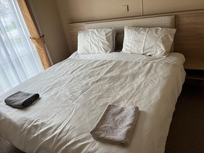 Bedroom 2, 3 Bedroom Stunning Lodge Manor Park Linen Inc, Cambridgeshire