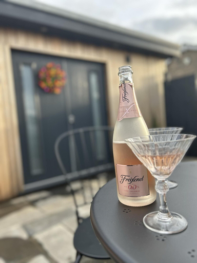 Food & Drinks 5, Stylish 1-bed Studio in Humberston, Cleethorpes, Lincolnshire