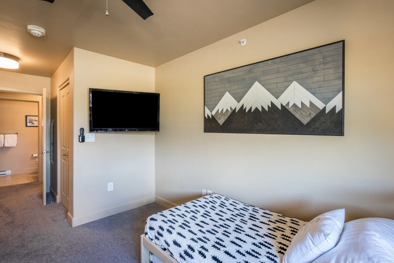 Room 3, First Tracks 3301 2 Bedroom Condo by RedAwning, Routt