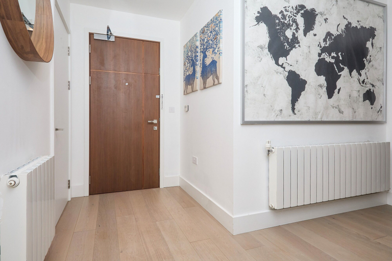 Others 5, Impeccable 3-bed Apartment in London, London