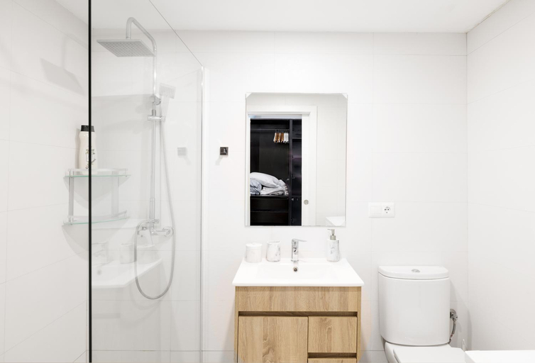 Bathroom 4, Sun Apartments, Málaga