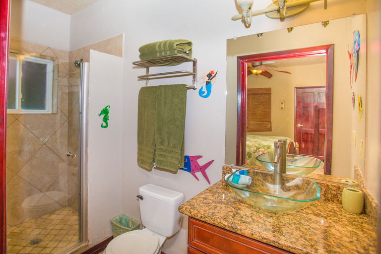 Bathroom, Villa Del Playa #3, Roatán