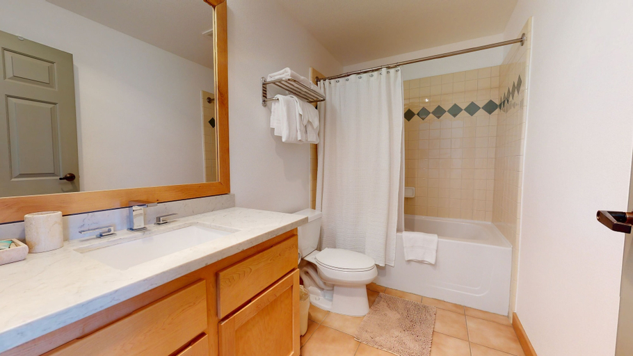 Bathroom 2, Sunstone 109 Remodeled Condo Great Complex Amenities with Ski-In Ski-Out by RedAwning, Mono