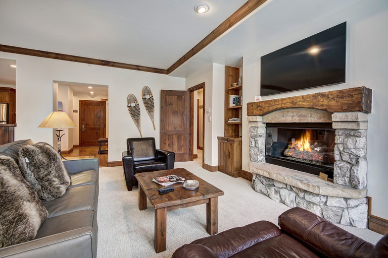 Living area 3, Elkhorn 408, Eagle