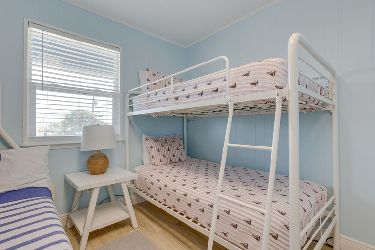 Bedroom 2, Waterfront Dauphin Island Home w/ Deck & Boat Dock, Mobile