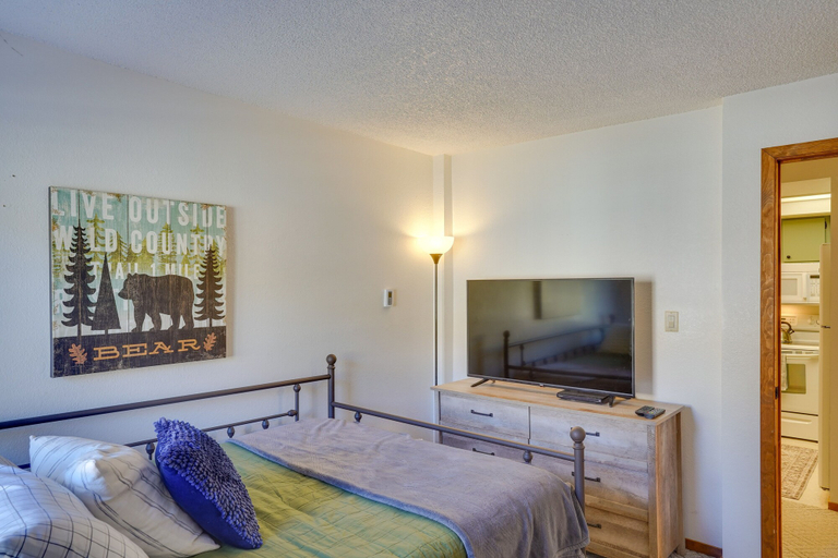 Bedroom 3, Mountainside Paradise: Ski-in/ski-out Resort Condo, Iron