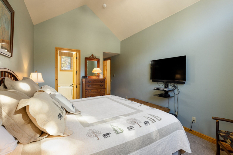 Room 4, 2985 Ironwood Townhomes, Summit