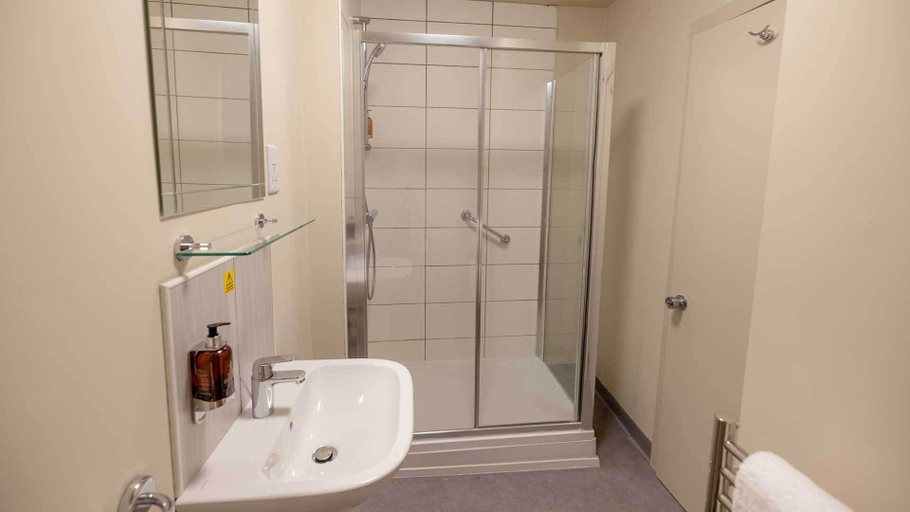 Bathroom 4, The Tarbet Hotel, Stirling