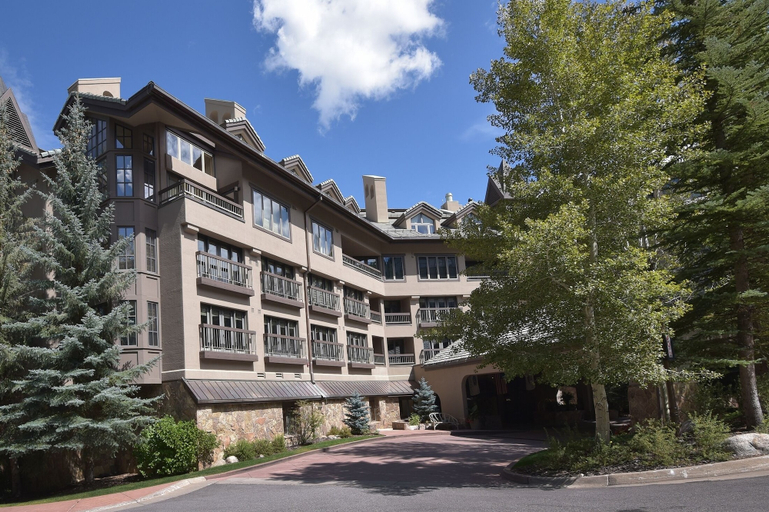 Exterior 5, The Pines 401, Eagle