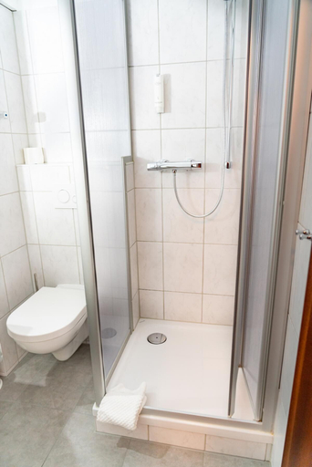 Bathroom 5, Parkhotel Neustadt, Ostprignitz-Ruppin