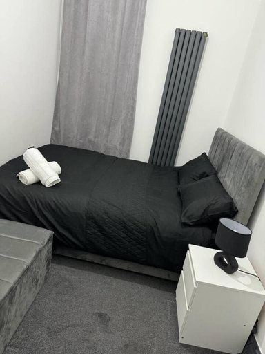 Others 4, Elegant 2-bedroom Apartment Near City Centre, Birmingham