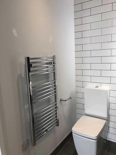 Bathroom 5, Stunning 2-bed Apartment in London, London