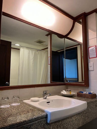 Bathroom 5, Suntara Wellness Resort & Hotel, Muang Chachoengsao
