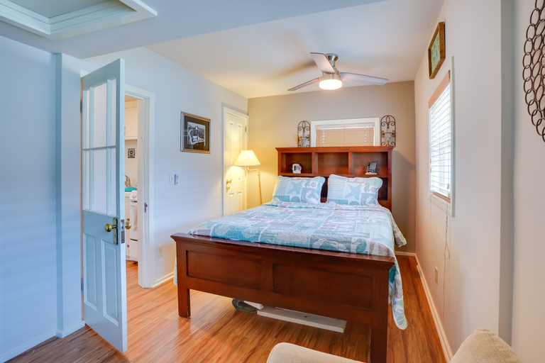 Bedroom 3, Tropical Island Escape with Deck, Walk to Avalon Bay, Los Angeles