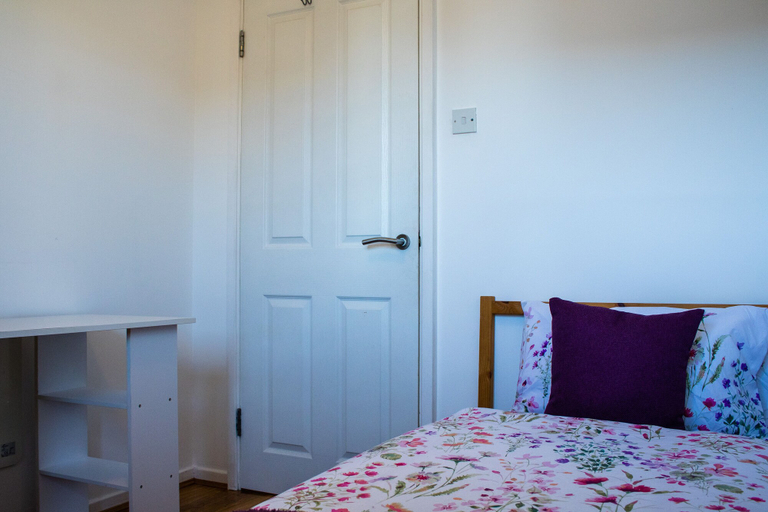 Bedroom 2, Charming 2-bed Fully Furnished Apartment in London, London