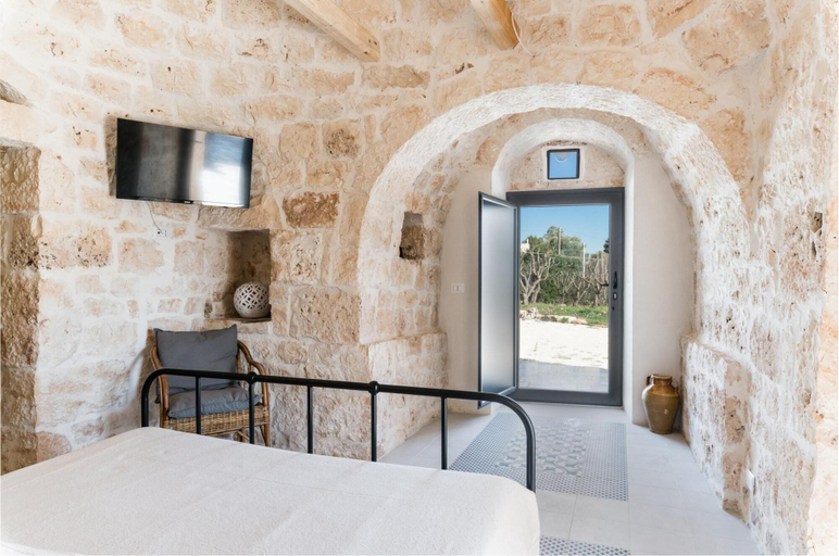 Room 4, Trullo La Dolina con Piscina by Wonderful Italy, Brindisi